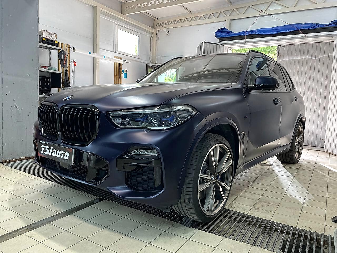 BMW X5 шумоизоляция арок в Астане