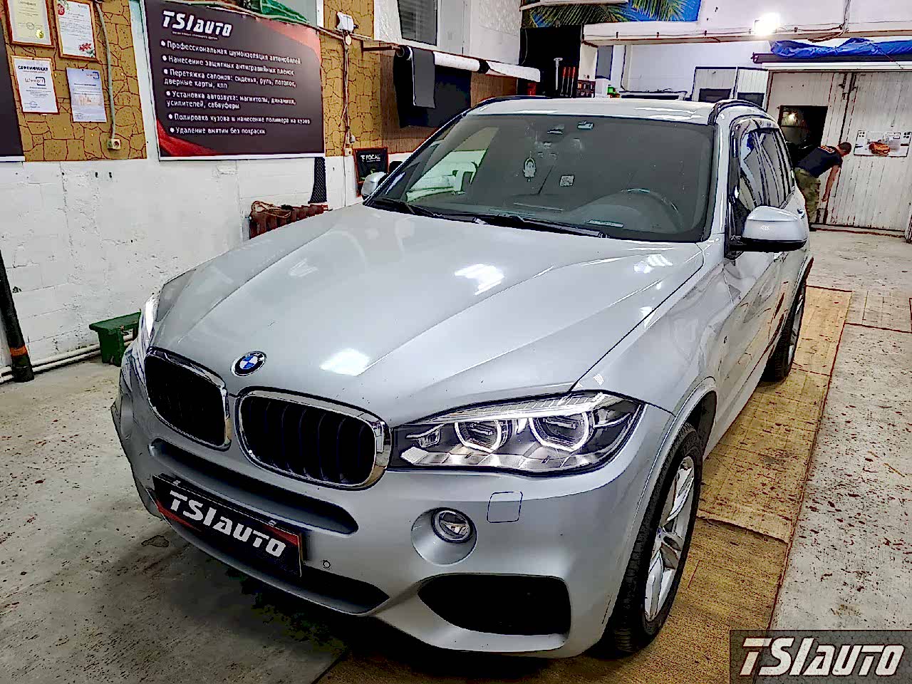 Правильная шумоизоляция BMW X5 (F15) в Астане