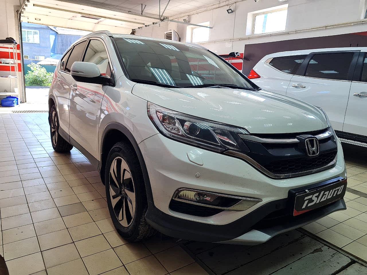 Правильная шумоизоляция Honda CR-V 5 в Астане 