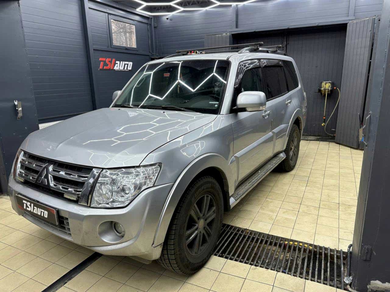 Mitsubishi Pajero шумоизоляция в Астане - пакет Элит