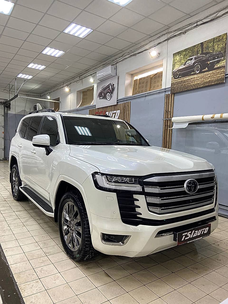 Шумоизоляция Toyota Land Cruiser 300 в Астане
