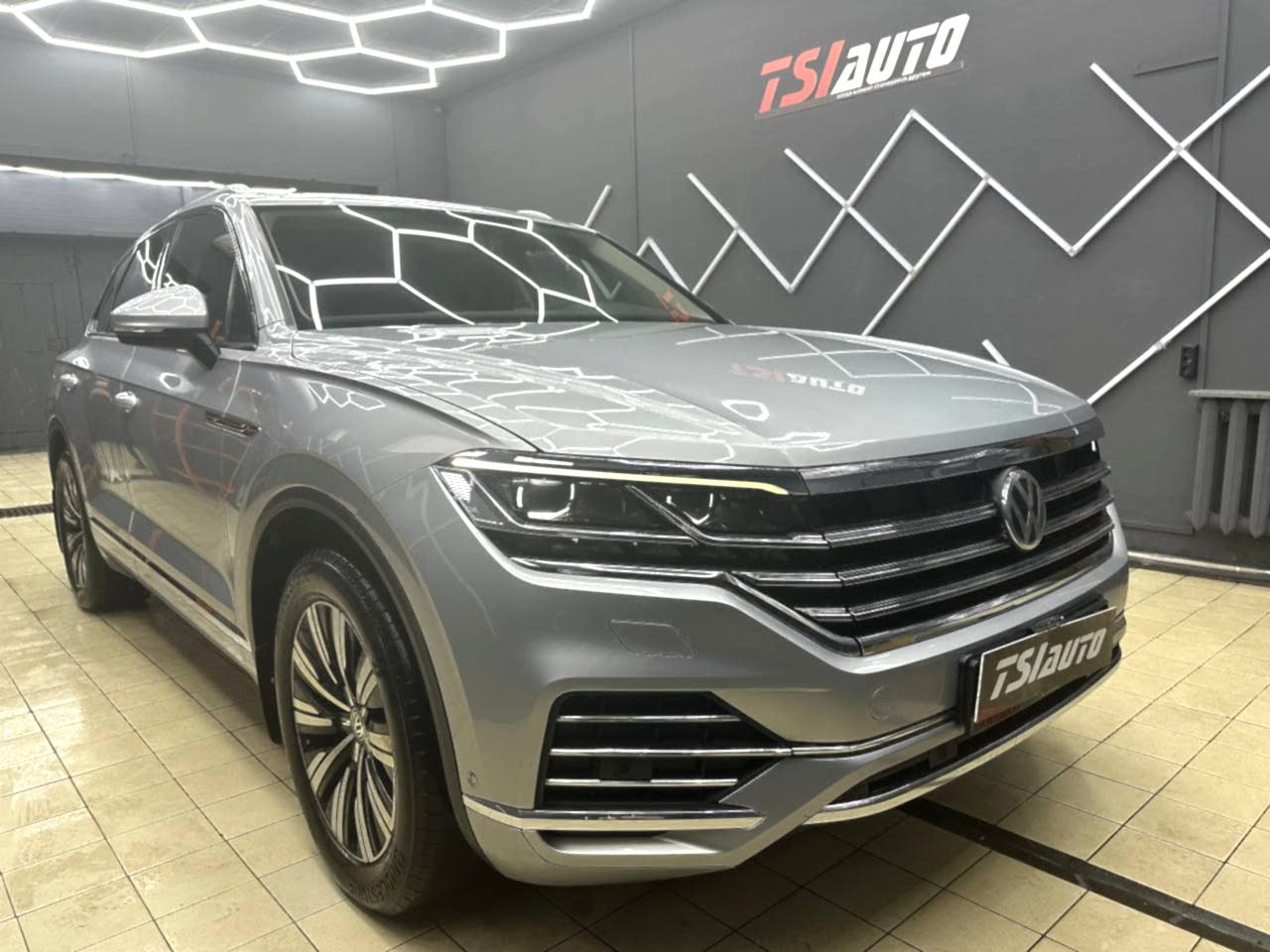 Шумоизоляция Volkswagen Touareg в пакете Комфорт в Астане